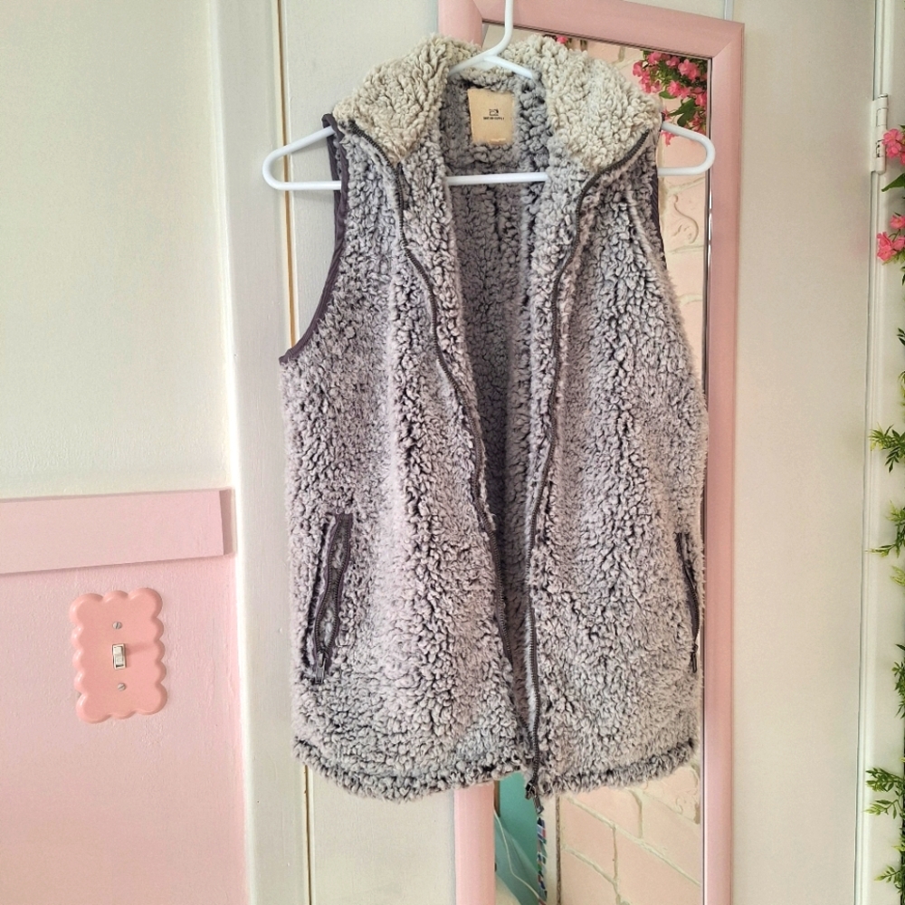 Thread+Supply - Furry Sleeveless Vest Size M
